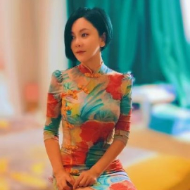 短发东方古典气质美女