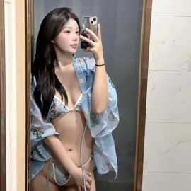高挑性感翘臀美女